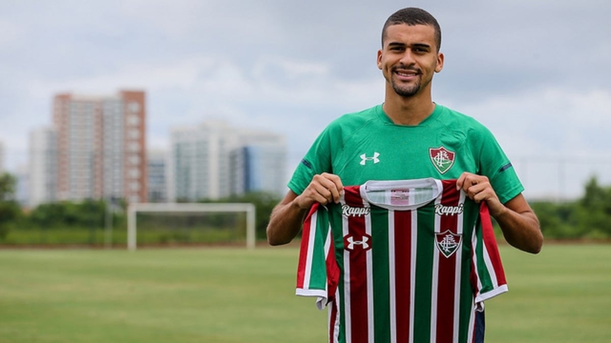 O zagueiro Léo Santos está emprestado até dezembro - Lucas Merçon/Fluminense