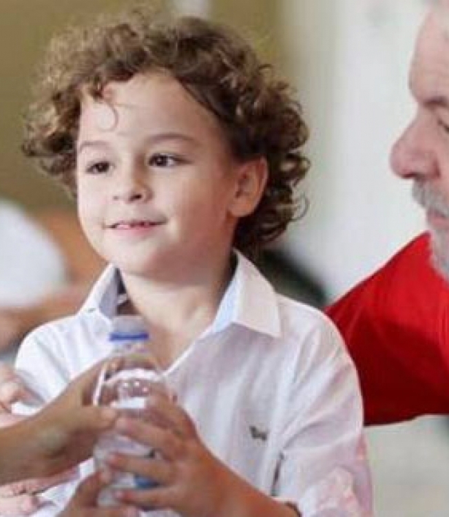 Morre neto de Lula