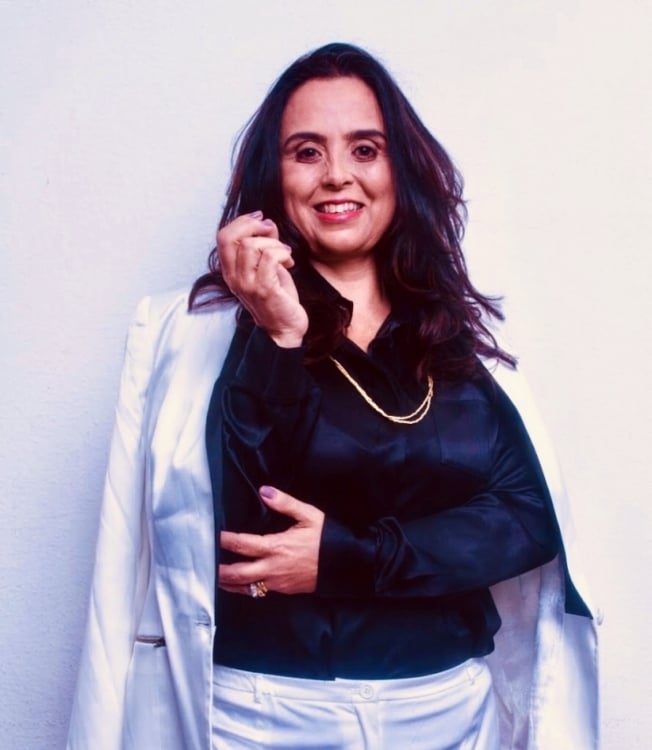 Atelier Valéria Costa fecha parceria com Camarote Contigo! e irá customizar todos as camisas do espaço nos três dias de folia - Divulgação