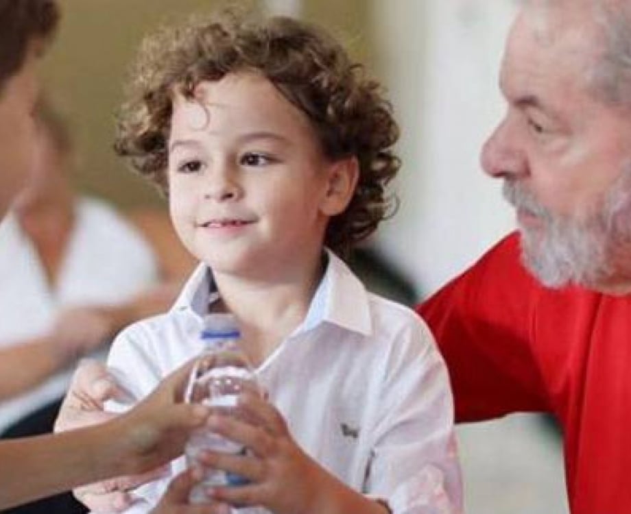Morre neto de Lula