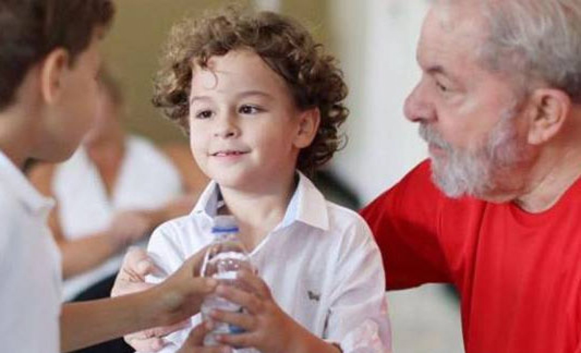 Morre neto de Lula