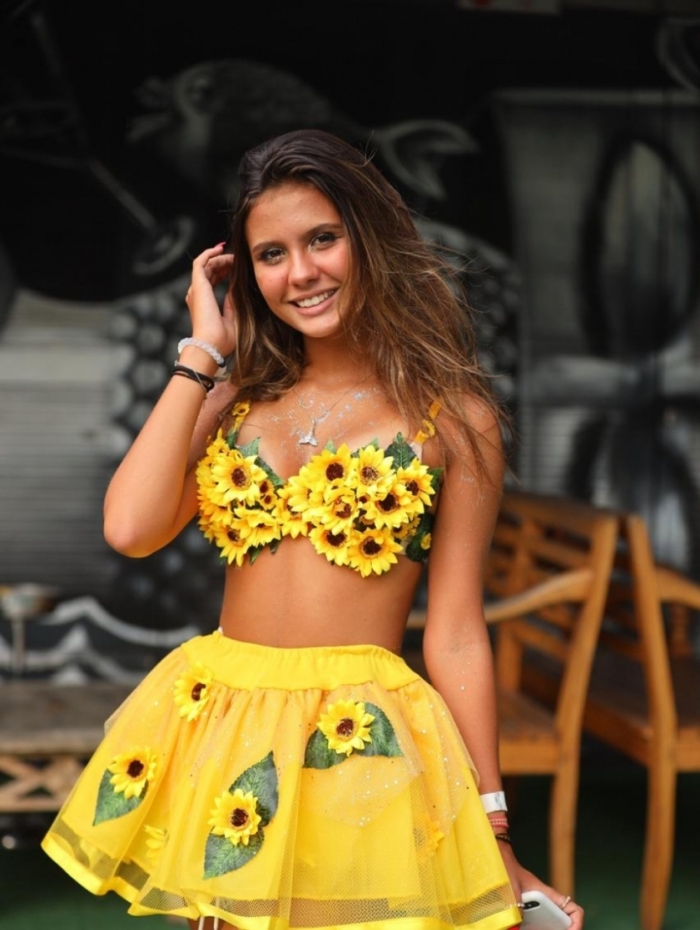 Youtuber Mariana Lewis dá dicas de fantasias para o Carnaval.