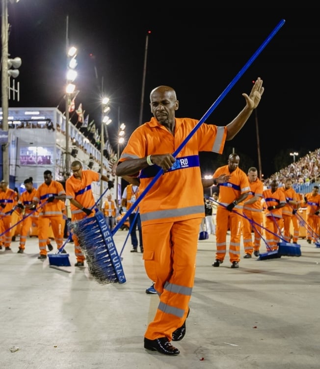 AtuaÃ§Ã£o da Comlurb no SambÃ³dromo durante a noite de segunda-feira e madrugada desta terÃ§a-feira