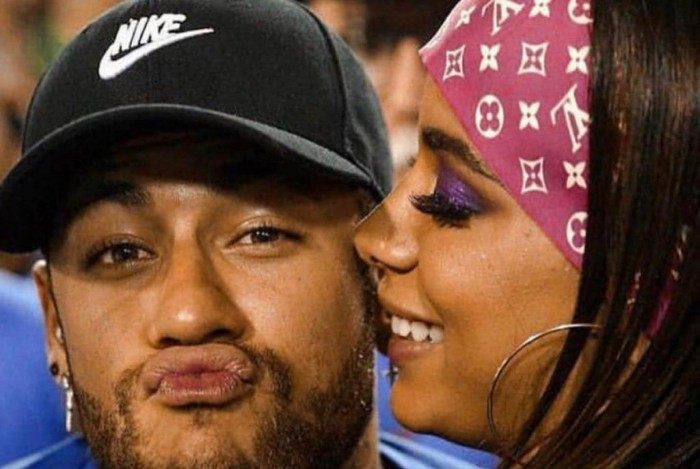 Neymar e Anitta na Sapucaí em 2019: muita polêmica no Carnaval