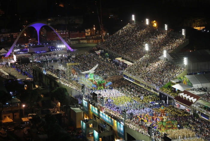 Portela desfila no SambÃ³dromo do Rio de Janeiro.