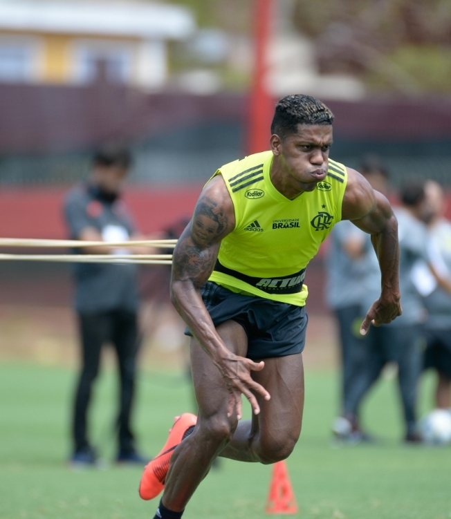 Berrío se machucou durante os treinamentos. É a quarta lesão do jogador - Alexandre Vidal / Flamengo