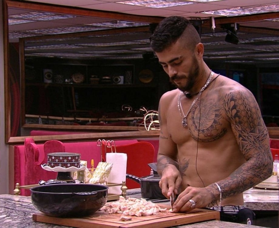 Filho de Tereza brinca com irm&atilde; de Paula