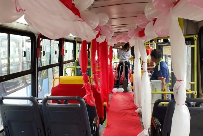 Motorista enfeita ônibus em homenagem ao Dia Internacional das Mulheres