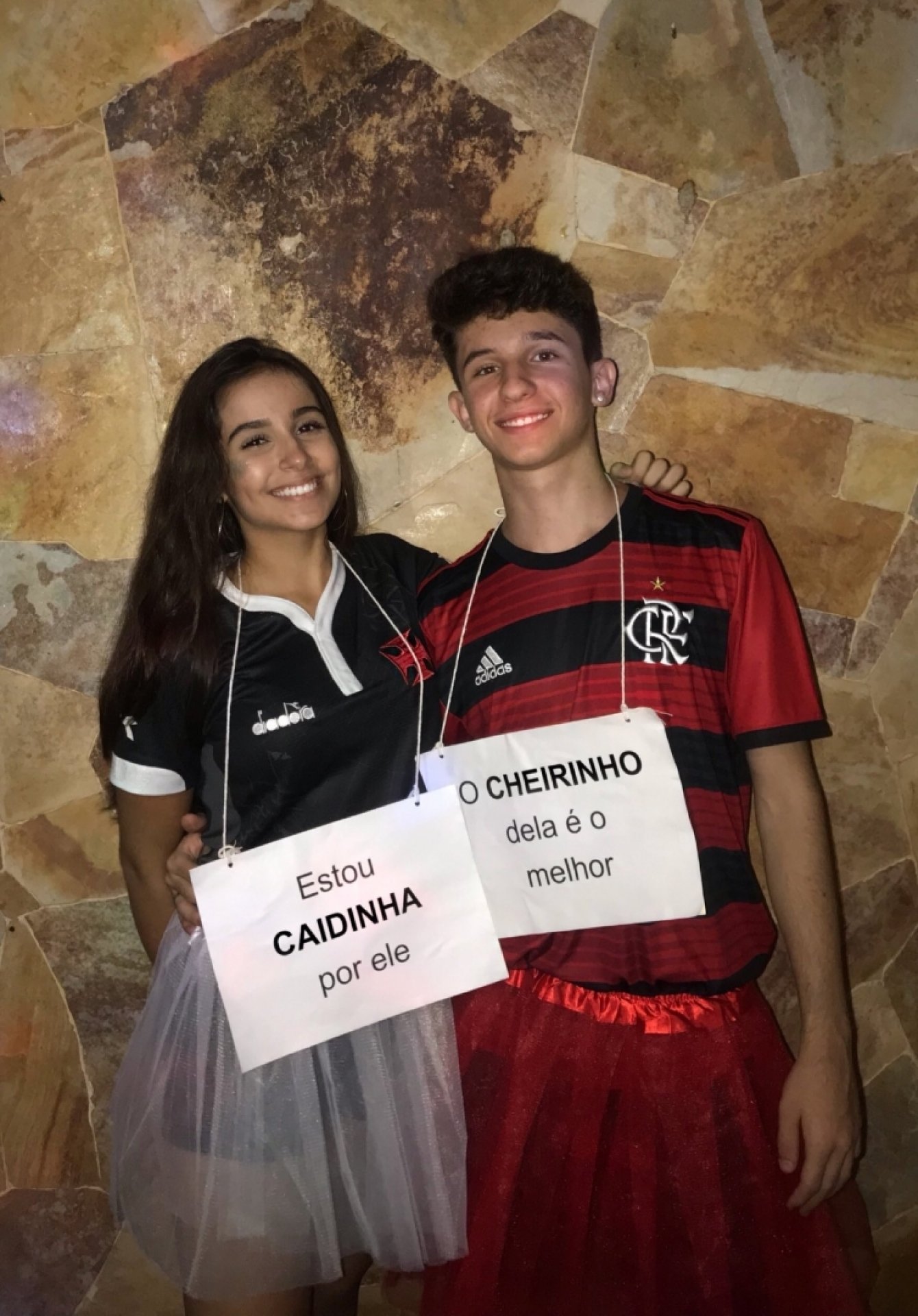 Casal brinca com quedas do Vasco e \'cheirinho\' do Flamengo