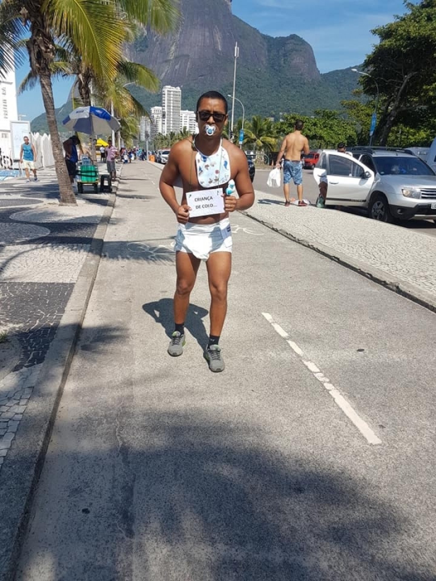 Pedro Henrique usou fantasia de \'Criança de 
colo correndo\'
