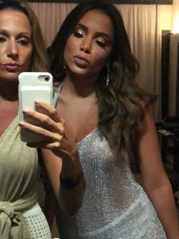 Luisa Mell e Anitta conseguiram resgatar dois dos três cachorros abandonados