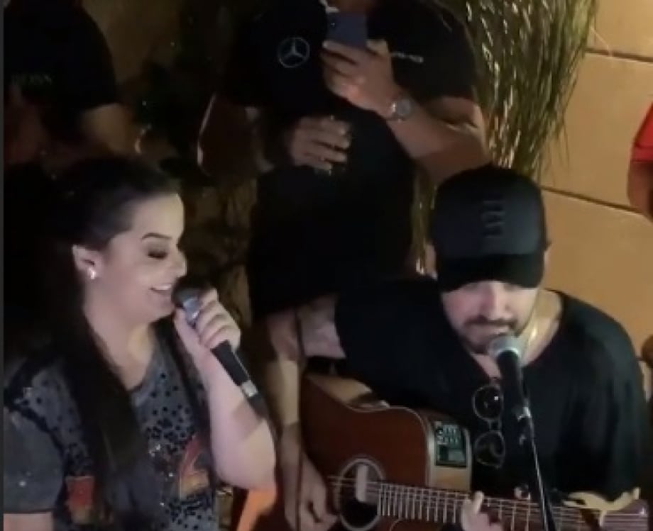 Maiara e Fernando em clima de romance