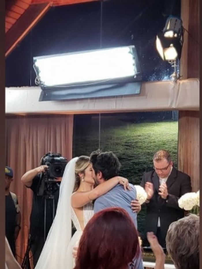 Sandro Pedroso e Jéssica Costa, filha do cantor Leonardo, se casaram