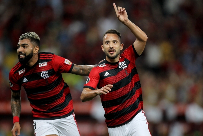 Everton Ribeiro comemora o gol do Flamengo