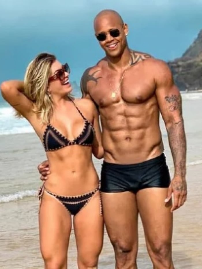 Lorena Improta e Leo Santana na foto pol&ecirc;mica 