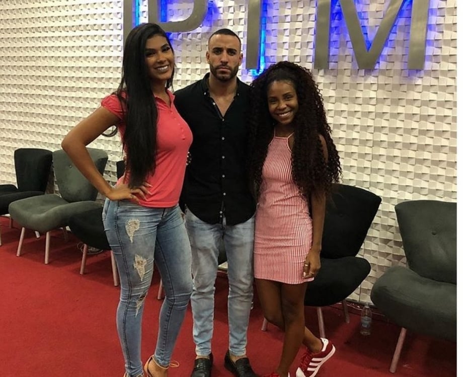 Pastor Leonardo Sale com a MC Pocahontas e Luane Dias 