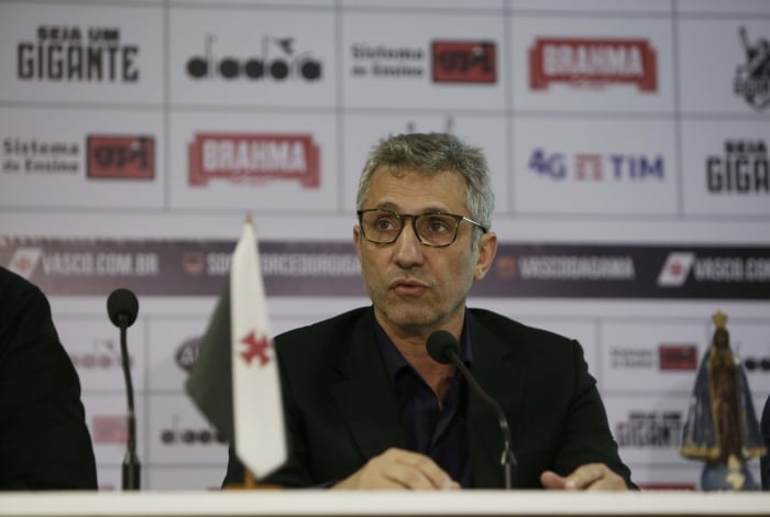 Campello pagou um salário atrasado dos jogadores e corre atrás de dinheiro para quitar o resto