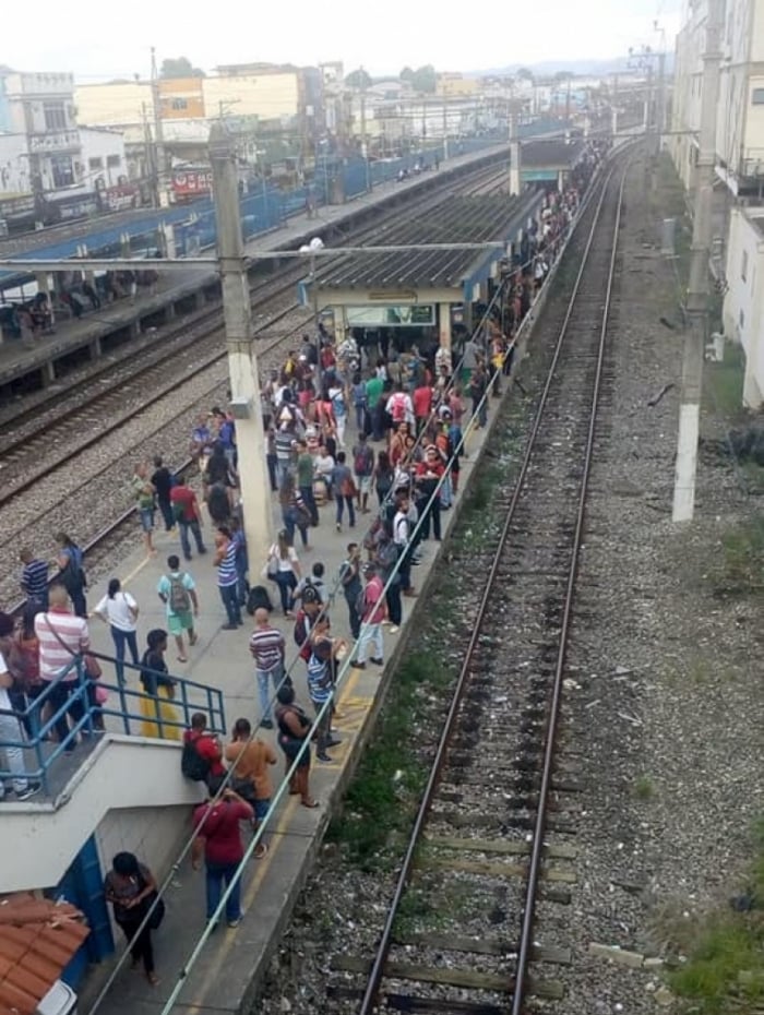 As esta&ccedil;&otilde;es ficaram cheias de passageiros