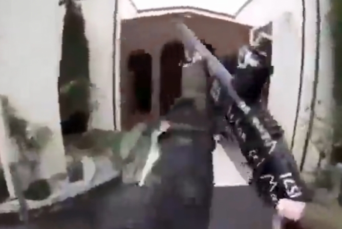 O assassino transmitiu em vídeo a execução covarde e brutal de inocentes dentro da mesquita Al Nur 
