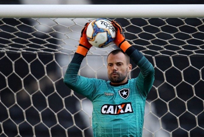 Cavalieri é elogiado por sua liderança e dedicação nos treinos