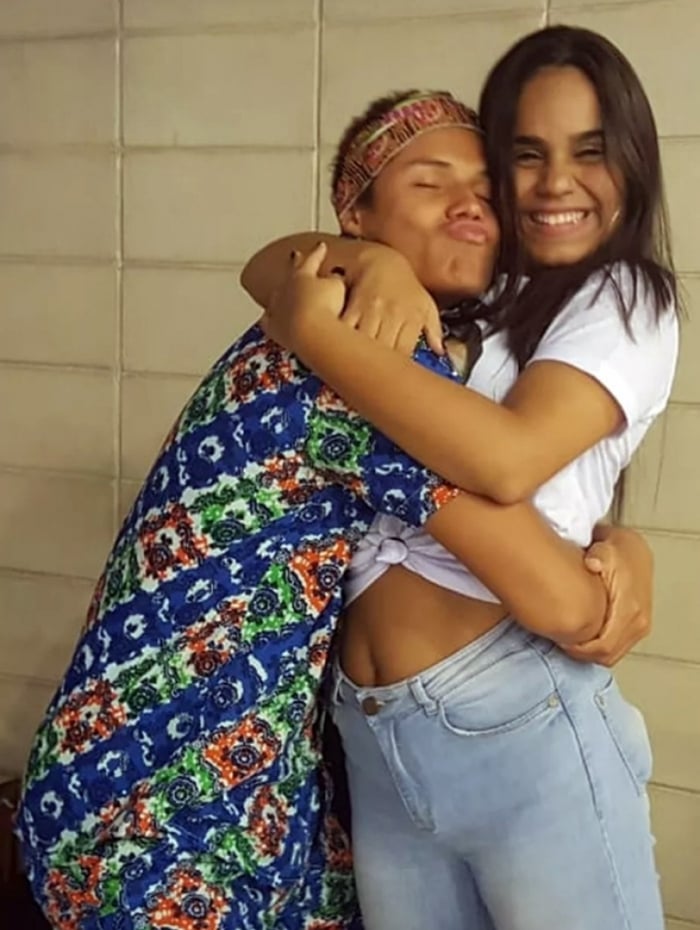 Danrley com a namorada, Larissa, ap&oacute;s ser eliminado do 'BBB 19'.