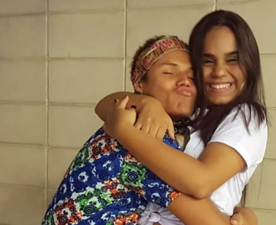 Danrley com a namorada, Larissa, ap&oacute;s ser eliminado do 'BBB 19'.