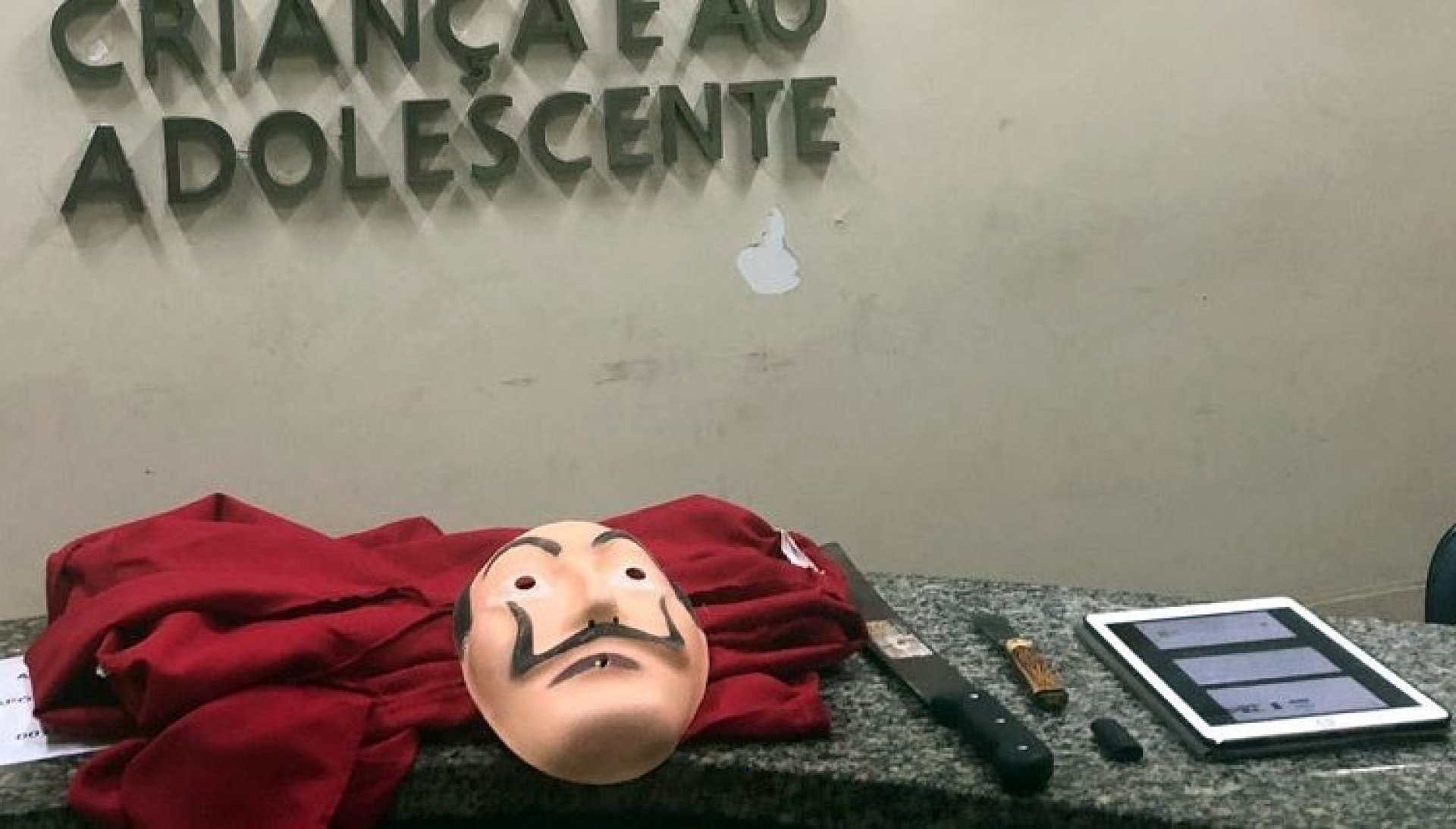 Material encontrado com o menor