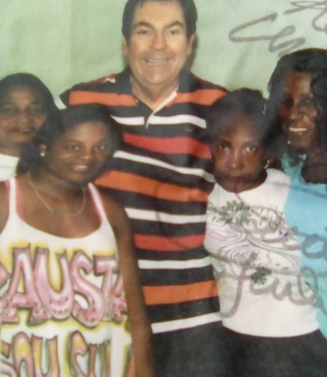 Da esquerda para direita: Guaraci Moura, Mara Lúcia Cesário, Faustão, Mary Joe e Katia Lima