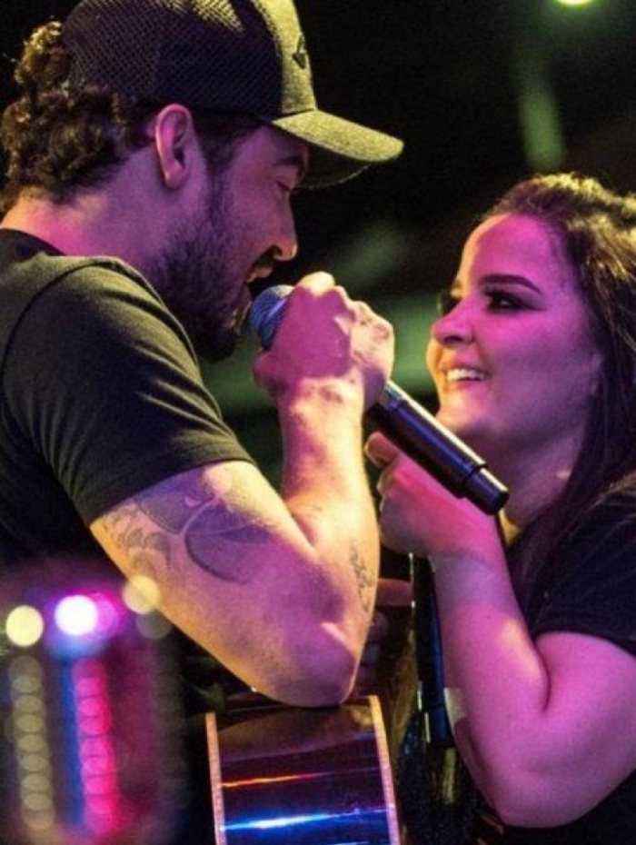 Fernando e Maiara em clima de romance