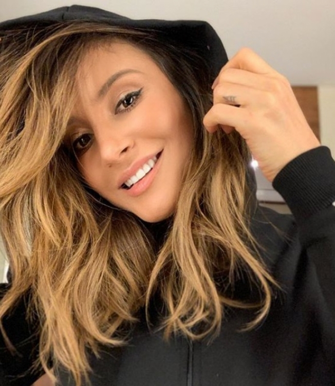 O louro de Claudia Leitte continua sendo tendência no Outono