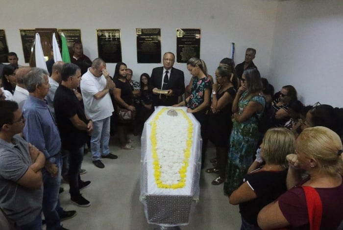 Enterro do vereador Wendel Coelho (Avante), baleado na madrugada de domingo quando passava de carro pelo bairro Engenheiro Pedreira, em Japeri.