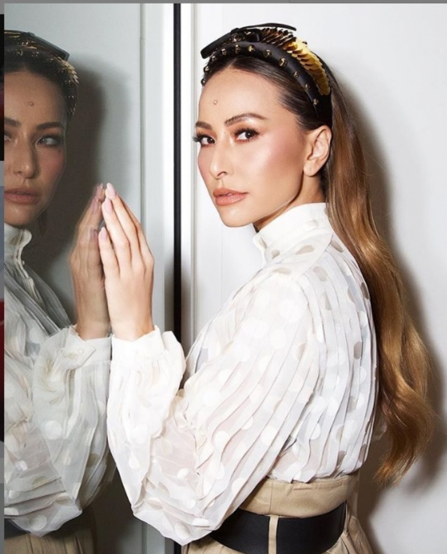 Sabrina Sato usa maquiagem em tons terrosos 