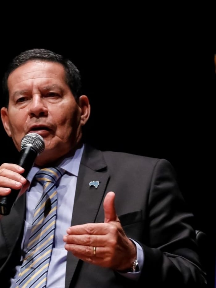 O vice Hamilton Araújo cumpre período de isolamento social