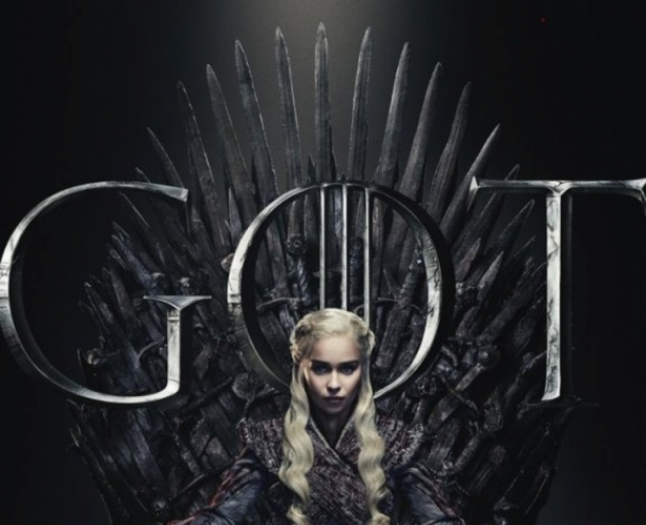 Daenerys no Trono de Ferro