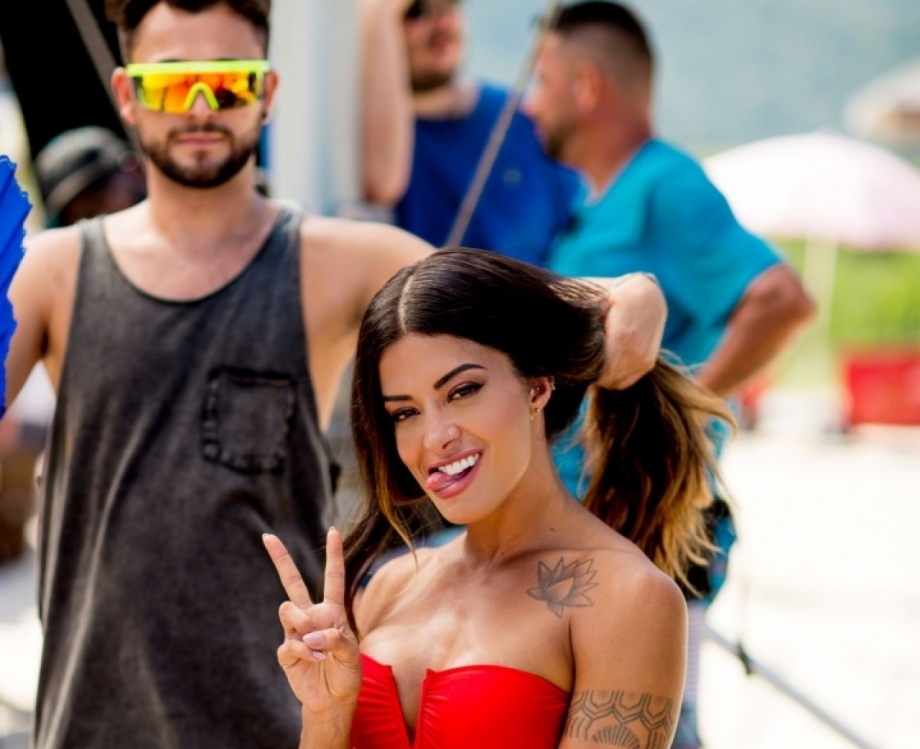 Aline Riscado grava comercial da Itaipava 