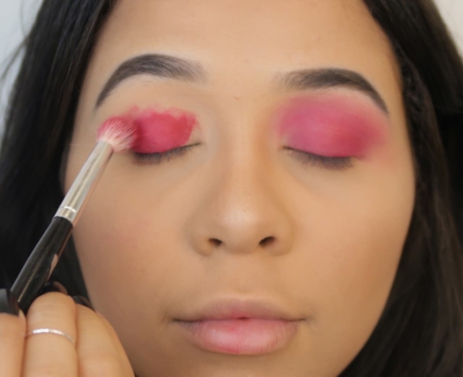 Com batom de apenas R$ 6,90, blogueira Laura Brito usa criatividade e cria tutorial de maquiagem