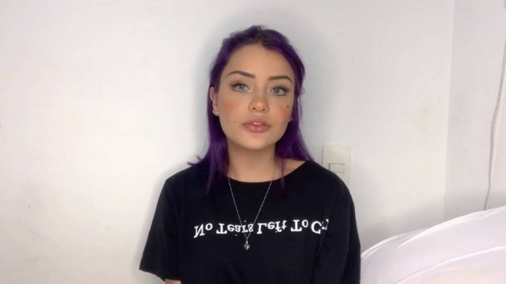 Vitória Castro, mais conhecida como Vee Castro, afirma ter sido estuprada por um ex-BBB em um cruzeiro