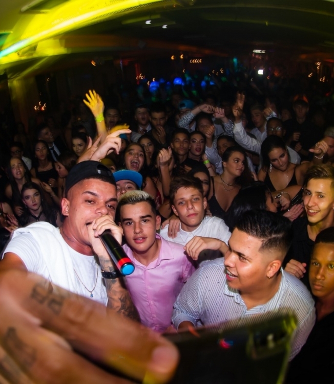 
Apresentadora Karol Veiga faz festão de 15 anos para filha Luma - Denise Lima / Divulgação