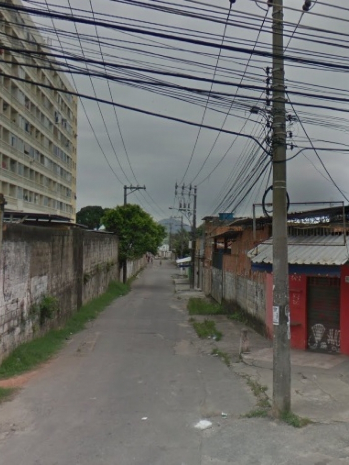 Moradores informam que os jacarés teriam fugido de um sítio na rua Ibicoara, em área da comunidade conhecida como Rola I