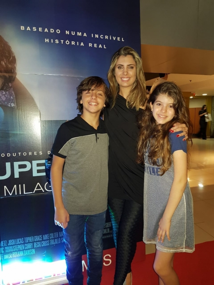 Famosos v&atilde;o a pr&eacute;-estreia no Rio