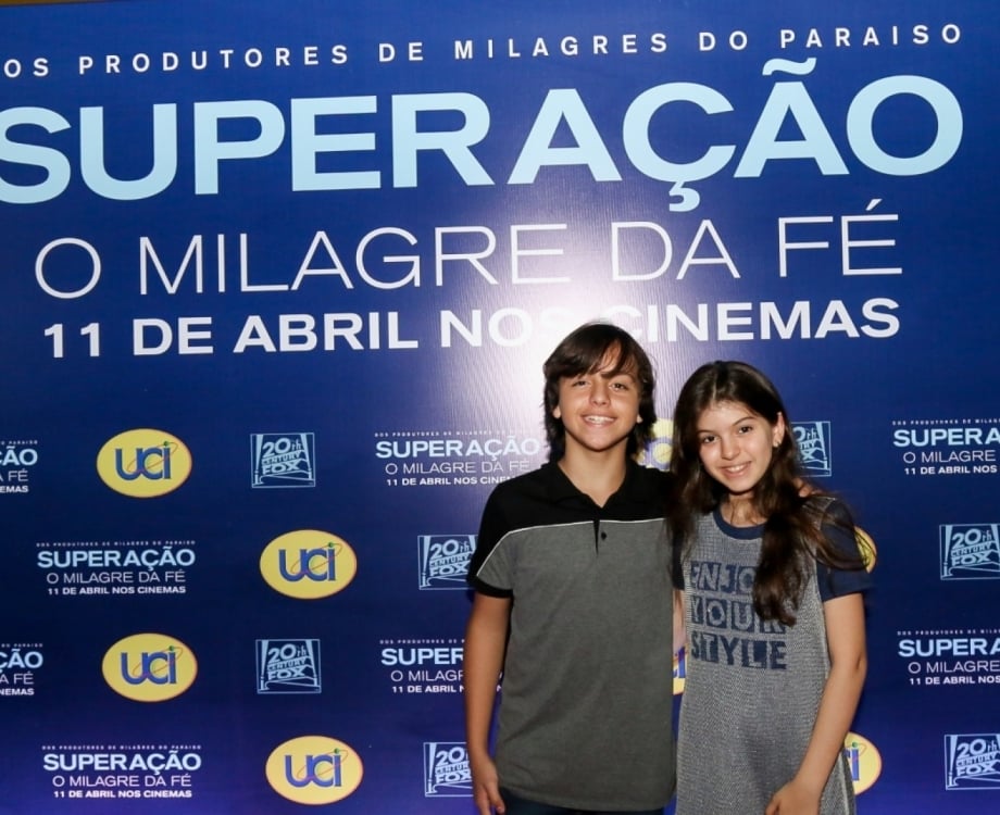 Famosos v&atilde;o a pr&eacute;-estreia no Rio