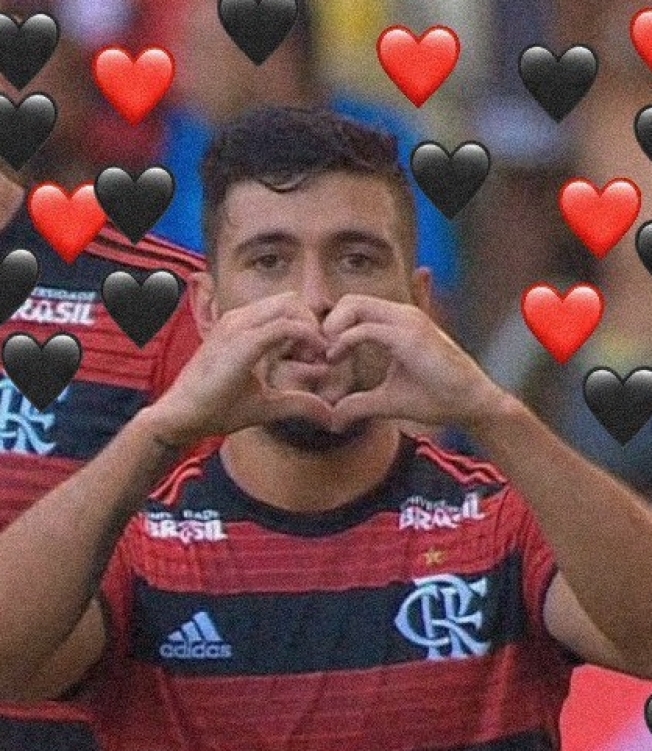 Torcida dÃ¡ vÃ¡rios 'coraÃ§Ãµezinhos' para Arrascaeta, que teve grande atuaÃ§Ã£o