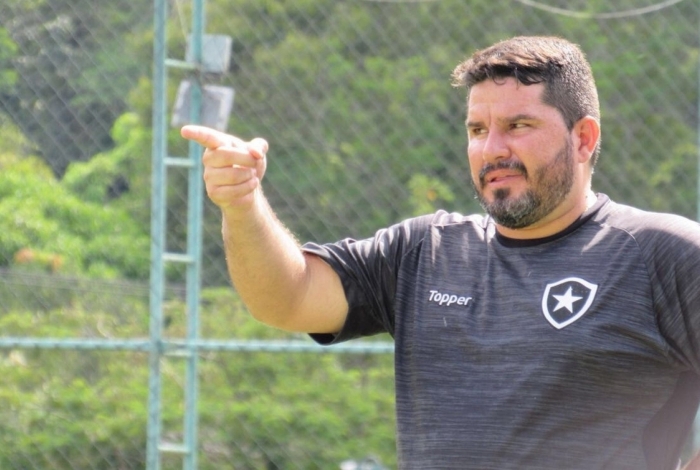 Eduardo Barroca está perto de retornar ao Botafogo