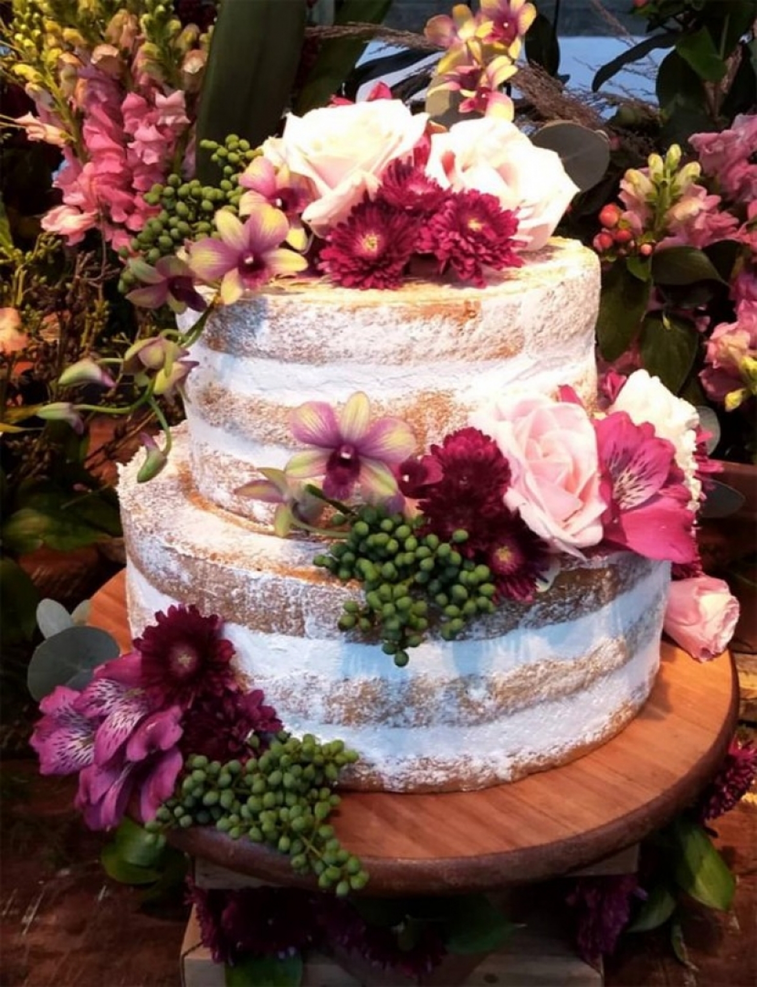 A confeiteira responsável pela decoração da mesa e pela gastronomia do evento mostrou alguns detalhes do casamento