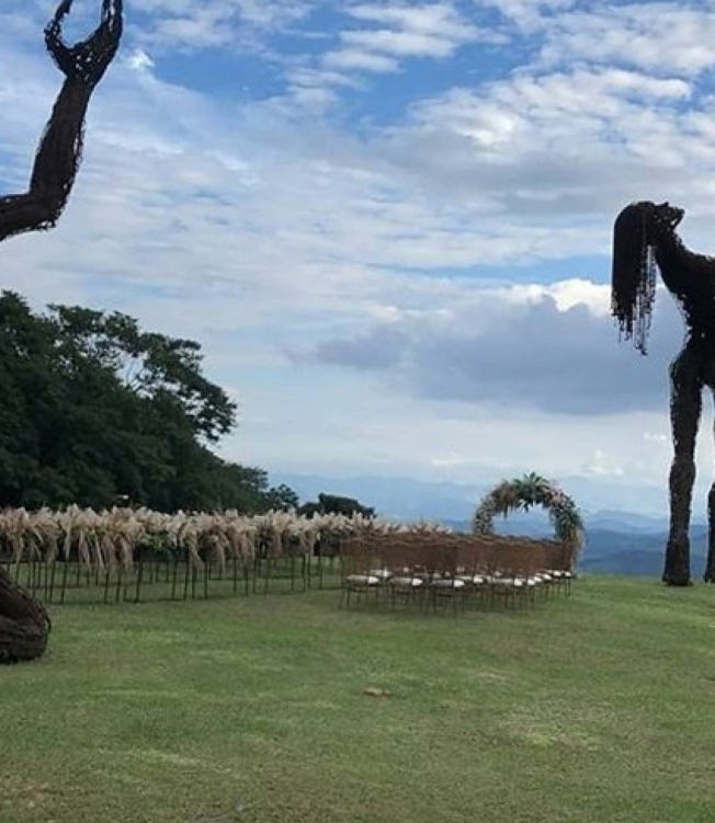 A confeiteira responsável pela decoração da mesa e pela gastronomia do evento mostrou alguns detalhes do casamento