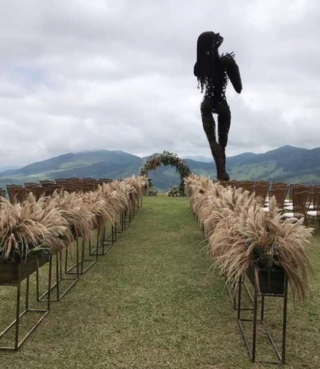A confeiteira responsável pela decoração da mesa e pela gastronomia do evento mostrou alguns detalhes do casamento