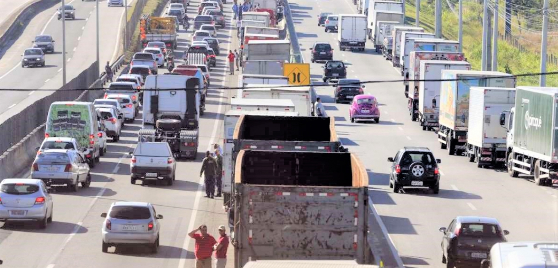 Motoristas passam pela BR-101, que registra violência crescente