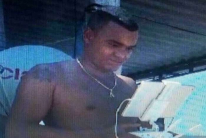 O traficante usa drones para monitorar favelas sob seu controle