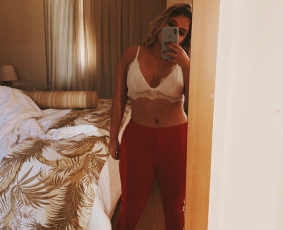 Marilia Mendon&ccedil;a mostra barriga sequinha