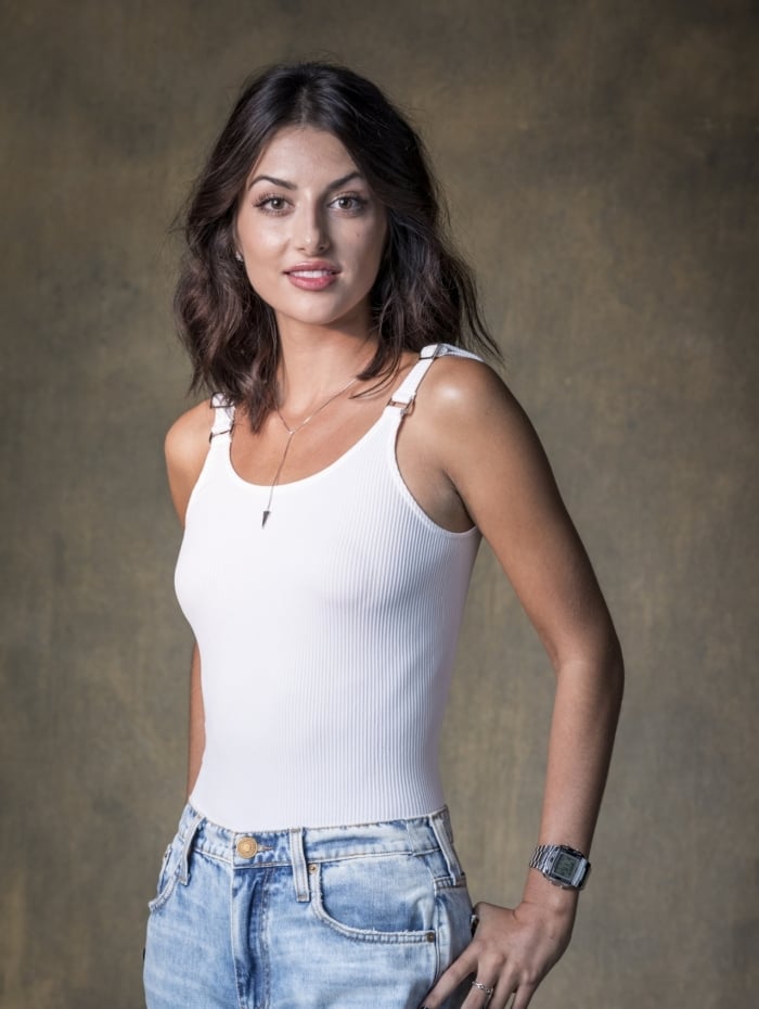 Camila (Anaju Dorigon) vai ter que se virar depois de perder tudo